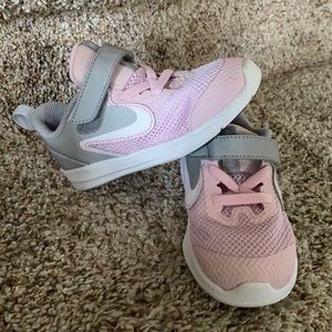 Toddler Girls Nike Sneakers SZ 8
